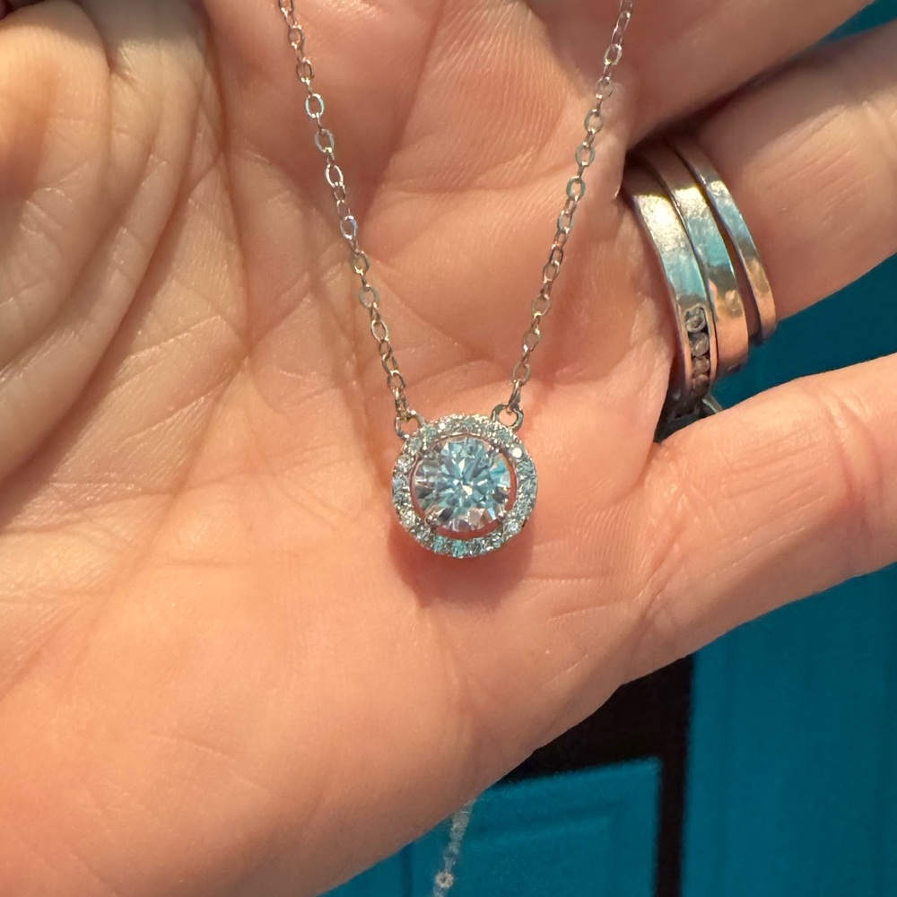 Elegant Silver Necklace with Moissanite Pendant - Picture 6 of 6